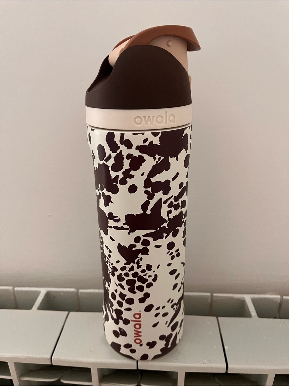 Owala Cowgirl Core 24 oz FreeSip Water Bottle – Used Once – Excellent Condition